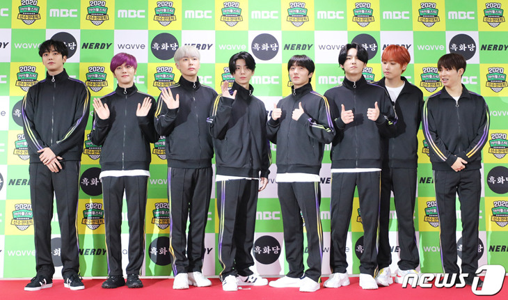 SF9